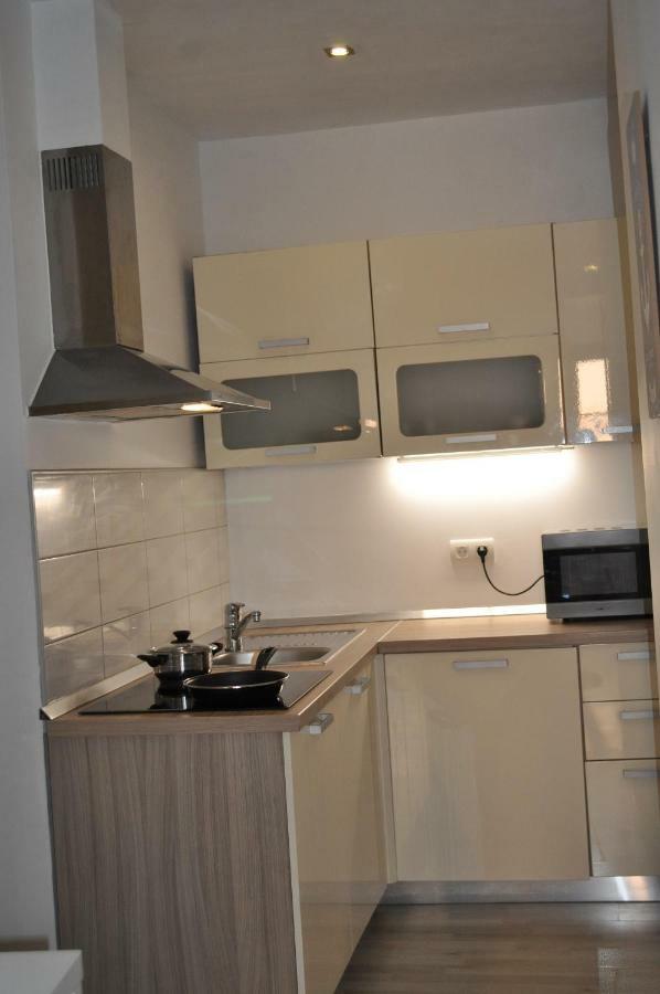Apartment Nana Piran Luaran gambar