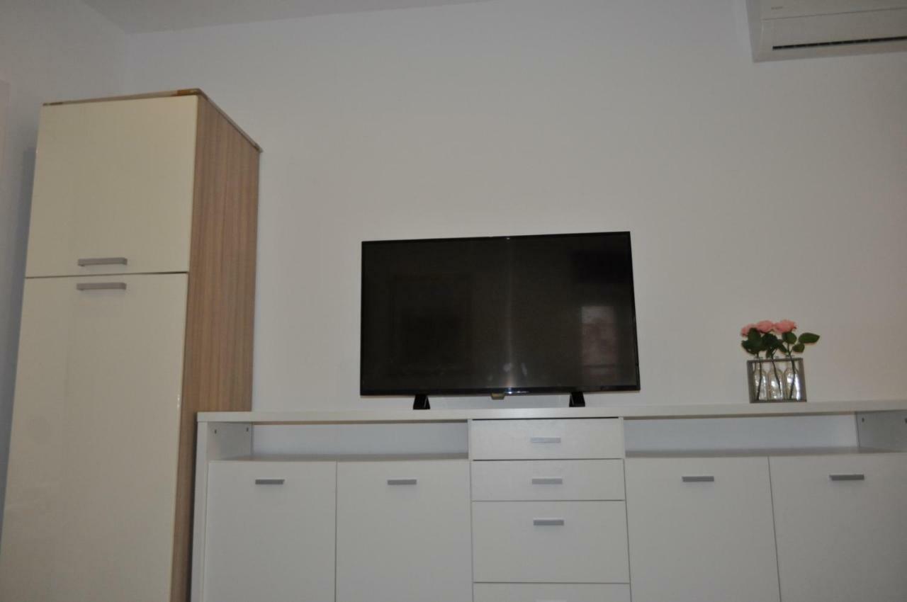 Apartment Nana Piran Luaran gambar