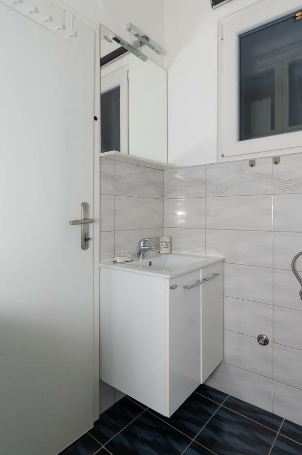 Apartment Nana Piran Luaran gambar